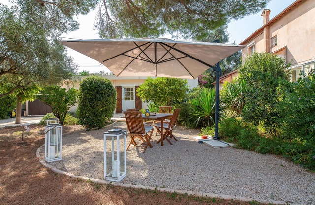 House with garden over the bay of Cannes