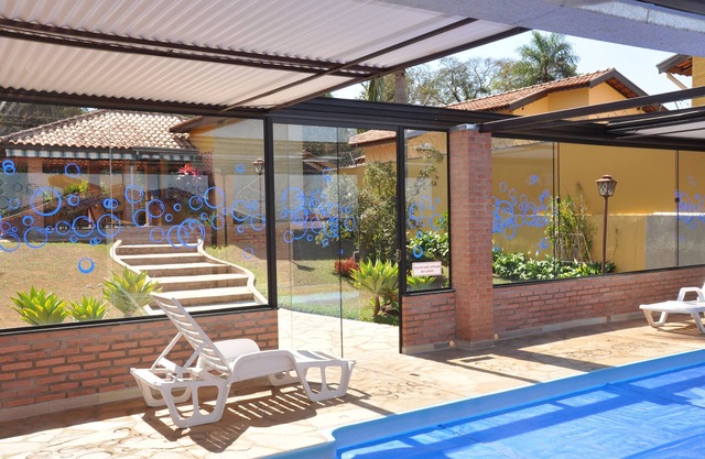 House with heated pool and retractable ceiling for lodging in Brotas.