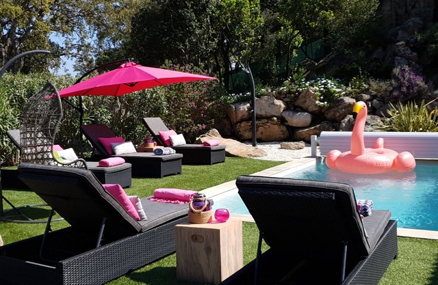 House with heated swimming pool, 5 minutes from Pinarello beach
