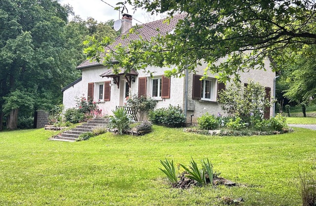 House with large garden and petanque game. Ideal at any time !
