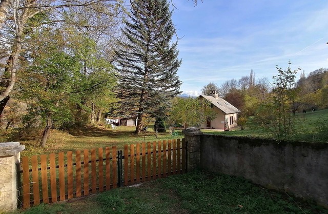 House with large plot and mountain views