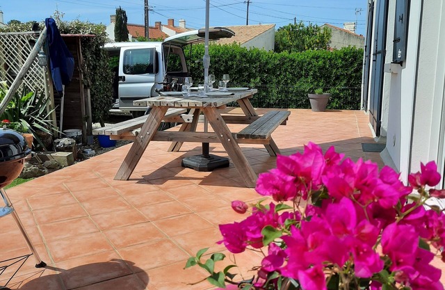 House with large terrace 5 minutes from the beach