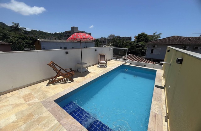 House with pool - 5 bedrooms 3 suites with Wi-Fi near the sea