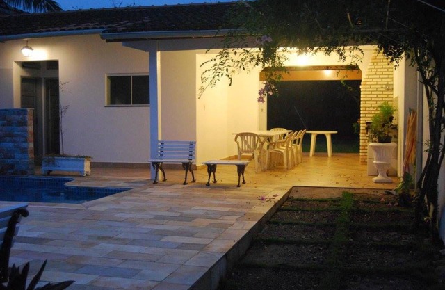 House with pool, barbecue, fireplace one block from the beach of Centro