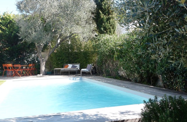 HOUSE WITH POOL IN SEASIDE