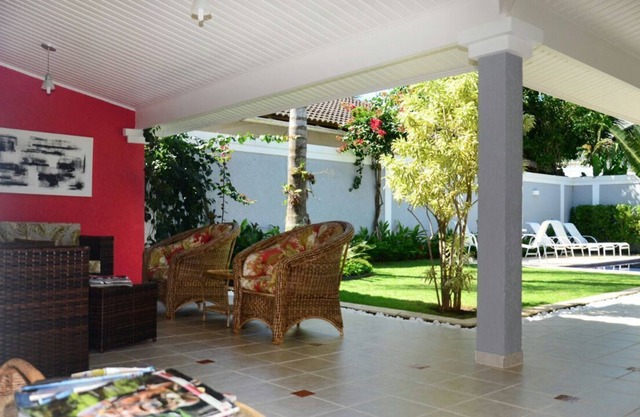 House with pool, jacuzzi, in Jardim Acapulco-Guaruja condominium