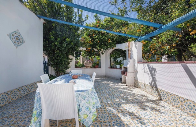 House with Private Courtyard 200 m from the Cliffs