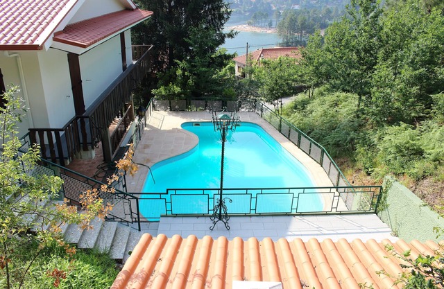 House with private pool and tennis court in Gerês