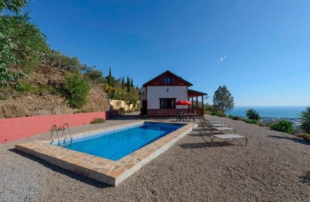 House with Private Pool (Piscis)