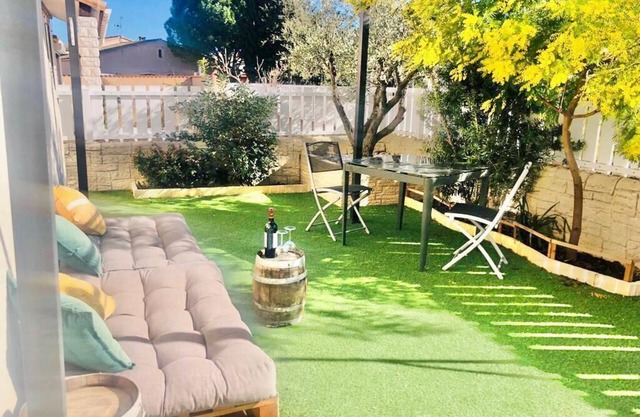House with quiet garden - 15 min from the beaches of Marseillan and Cap d'Agde