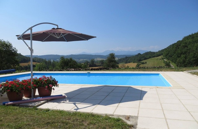 House with stunning views and pool, Near Mirepoix In Ariege