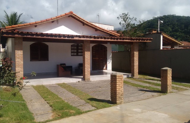 HOUSE WITH SWIMMING POOL AND INTERNET Gated community, in front of the beach of Massaguaçu.