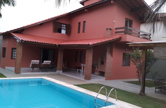 HOUSE WITH SWIMMING POOL AND KIOSK (4 DORMITORIES/3 BATHROOMS)