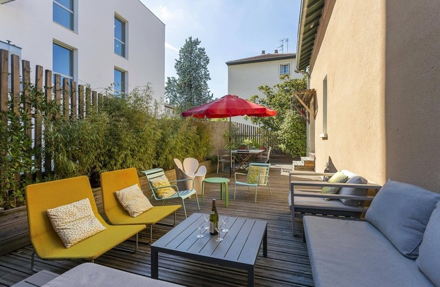 House with terrace 10Chb 10min heart of Lyon