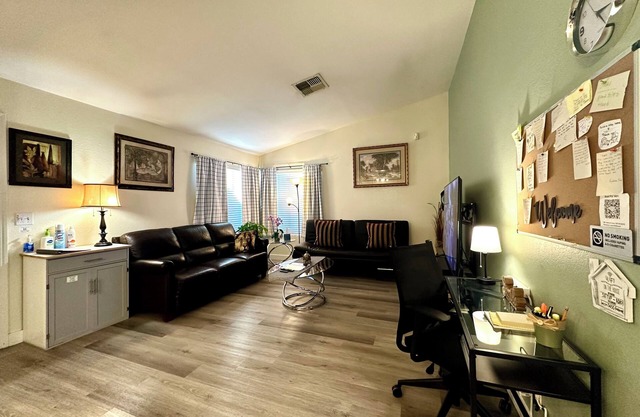House with two bedrooms two bathrooms- Pet Friendly