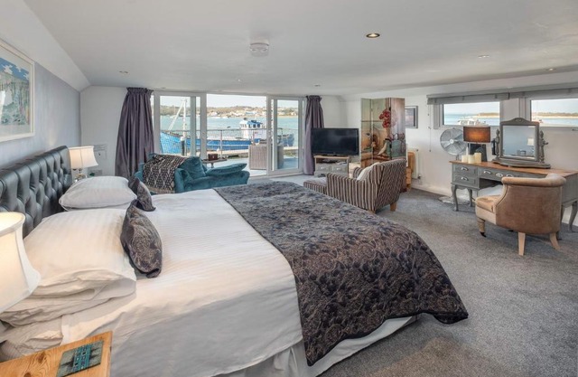 Houseboat Harbourside View