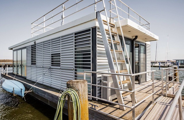 Houseboat in Ribnitz with Rooftop Terrace