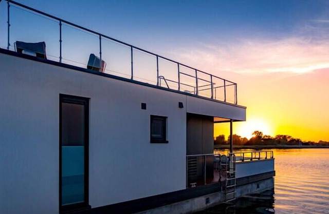 Houseboat in Ribnitz Damgarten