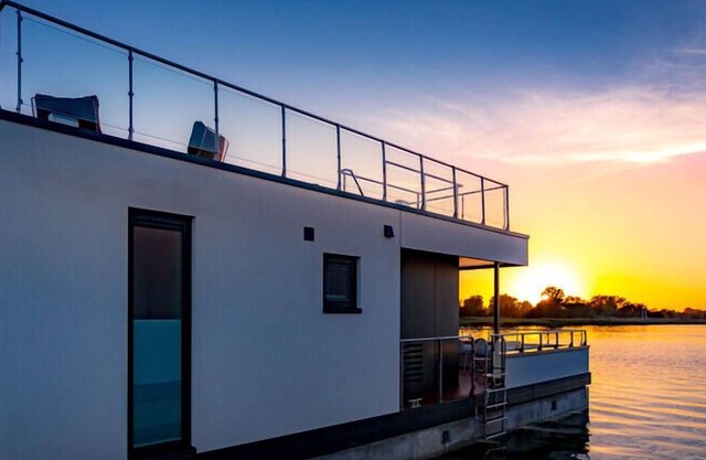 Houseboat in Ribnitz Damgarten