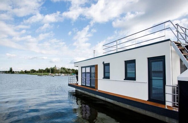 Houseboat in Ribnitz Damgarten