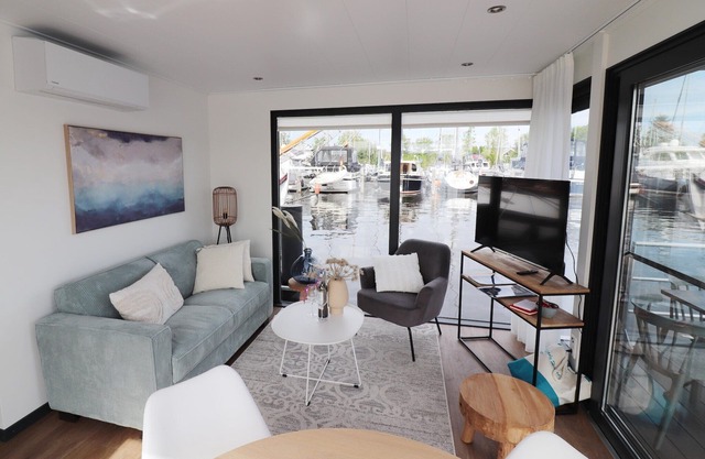 Houseboat in Lemmer with Harbor Views