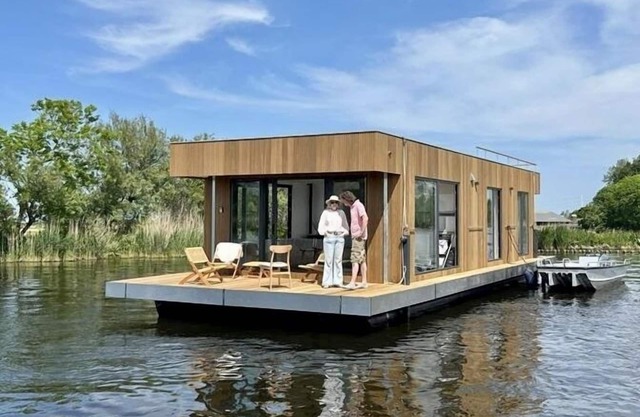 Houseboat "Nevel" at the Kagerplassen tender included