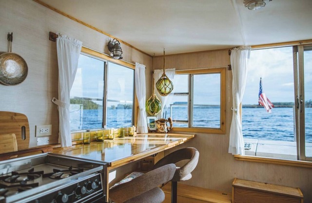 Houseboat NOMAD on Lake Pemaquid