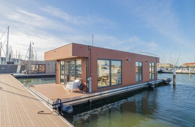 Houseboat: "Splendid" at Marina Monnickendam tender included
