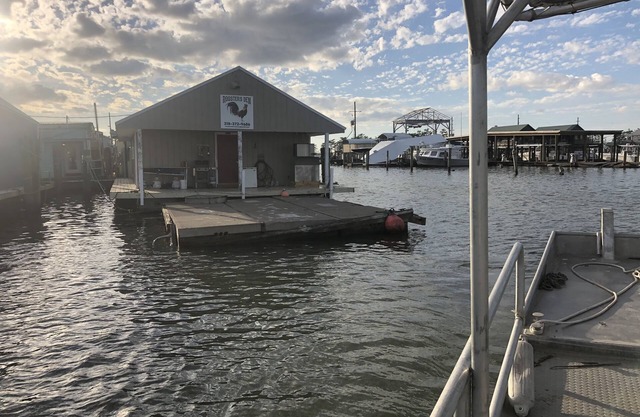 Houseboat @ Venice Marina (Roosters Den)
