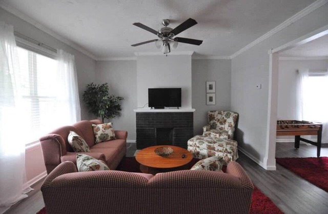 Housepitality - Franklinton Manor - Spacious