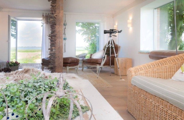 HOUSES ON THE BOTTSCHLOTTER SEE NEAR DAGEBÜLL