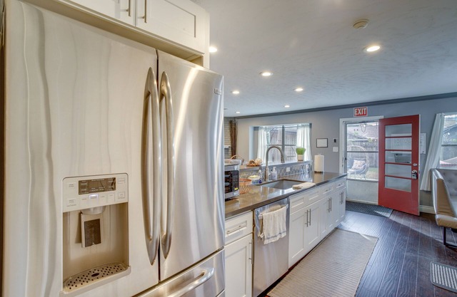 Houston Home w/ Patio ~ 14 Mi to Downtown!