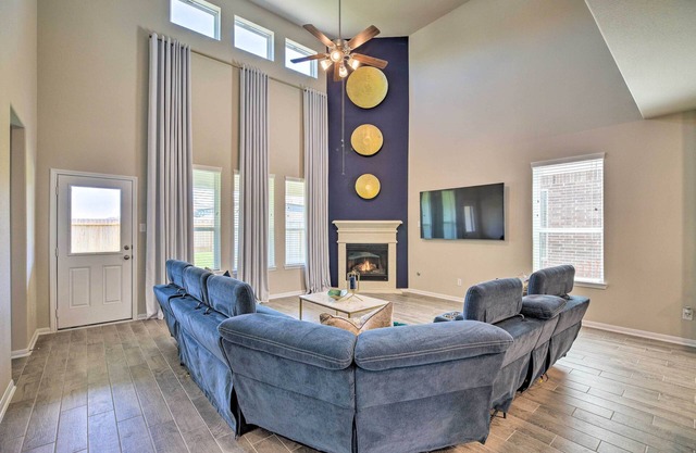 Houston Home w/Private Yard - 16 Mi to Dtwn