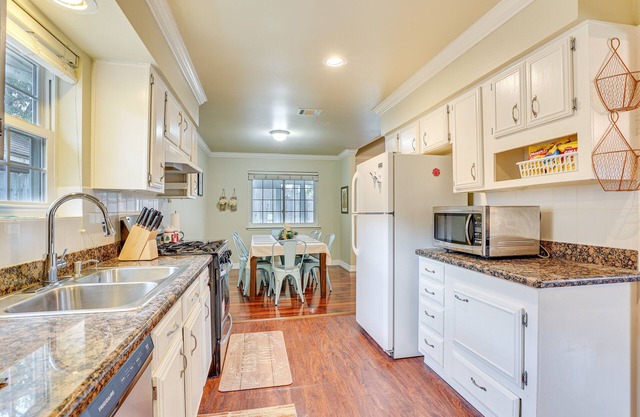 Houston Home w/Screened Porch, Near Sugar Land!