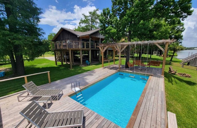 Houston Riverfront Getaway house with pool and hot tub