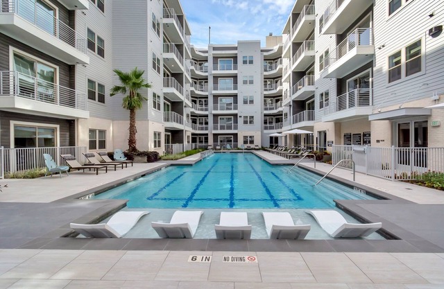 Houston Upper Kirby Luxury Apt w/Pool Gym, Meeting Rm etc
