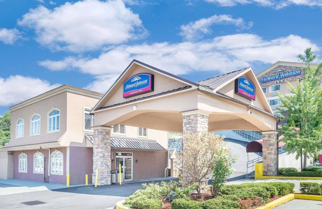 Howard Johnson by Wyndham North Bergen