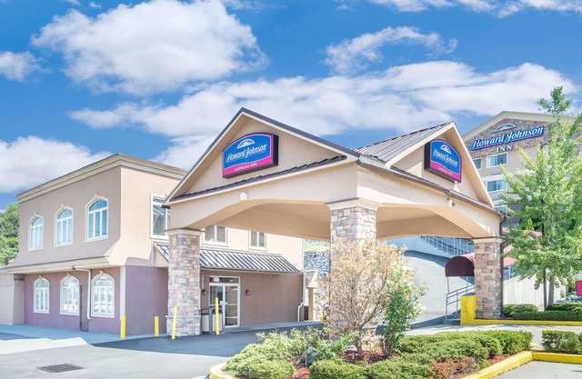 Howard Johnson by Wyndham North Bergen