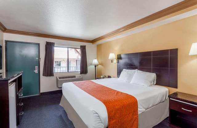 Howard Johnson by Wyndham Norco