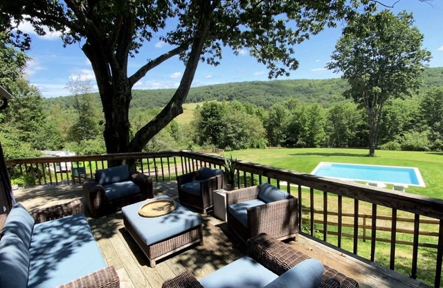 Hudson Hilltop Retreat