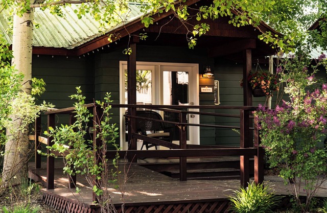 Huff House Inn and Cabins