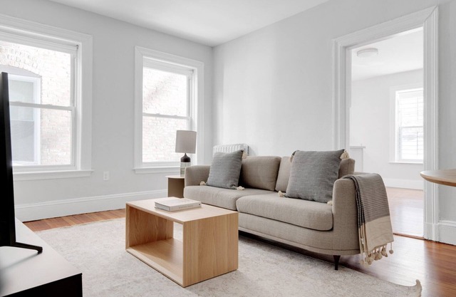 Huge 2b in desirable & quiet area. Near grocery and T-stop by Blueground