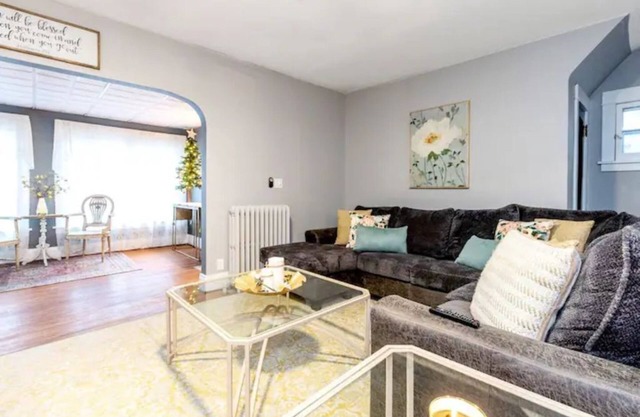 Huge 3BR Near Zoo, Niagara Falls, Downtown & Stadium – Peaceful Parkside Stay!