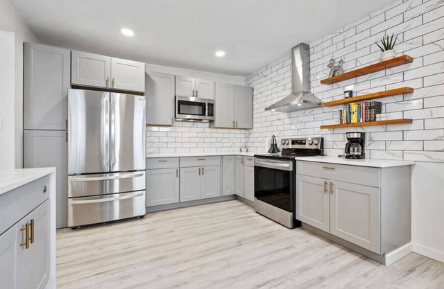 HUGE 4BR | Game Room | Fireplace