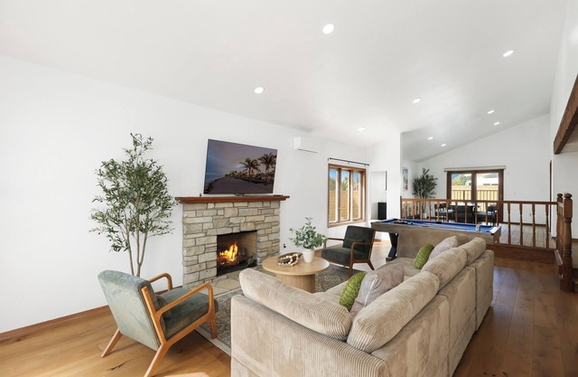 Huge 6 BR Home in Huntington Beach w Pool & Spa