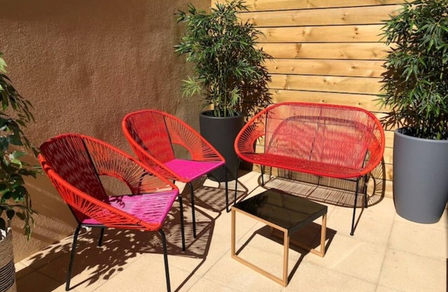 Huge Apartment 5 mins from the Beach with Free Gated Parking