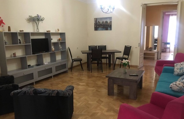 Huge, charming apartment in the heart of the city