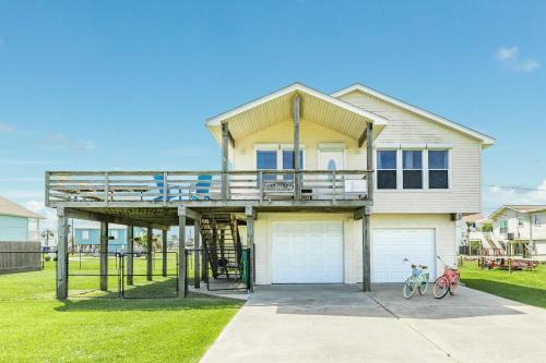 Huge Deck Fully Fenced & Pups Welcome