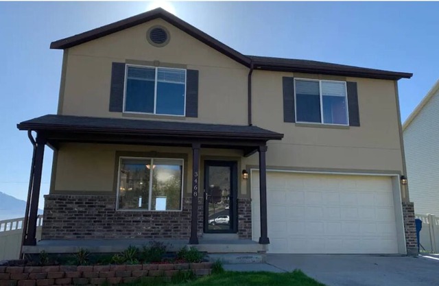 Huge Family-Reunion-Friendly Home Sleeps 18