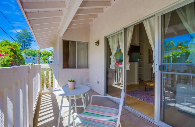 Huge Fletcher Cove Condo Solana Beach. 1 minute walk to sand